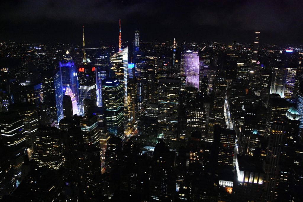 Vista notturna su New York dall'Empire State Building