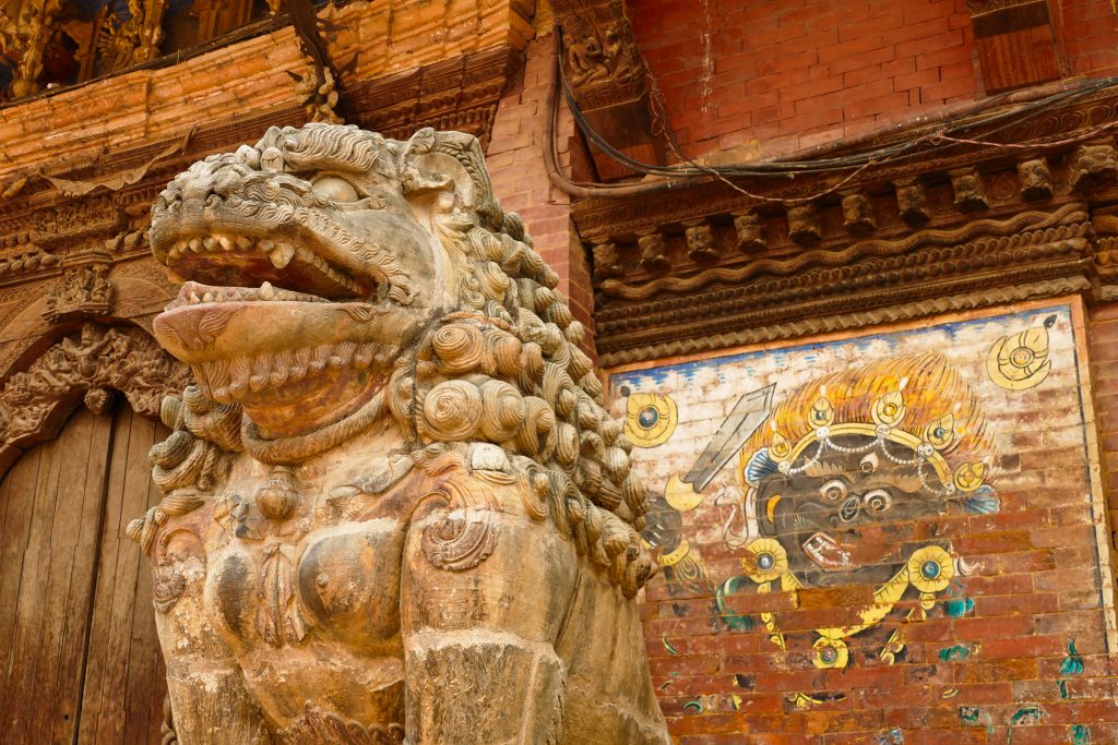 Statue all'ingresso del Palazzo Reale di Patan