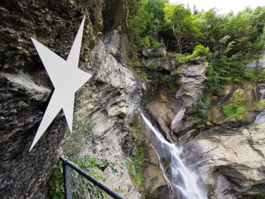 Le cascate di Reichenbach con la stella che indica il punto dello scontro