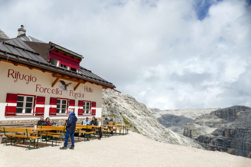 Sass Pordoi, la terrazza delle Dolomiti: escursione al Piz Boè