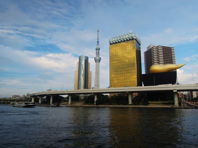 La Tokyo Sky Tree dal Sumida River