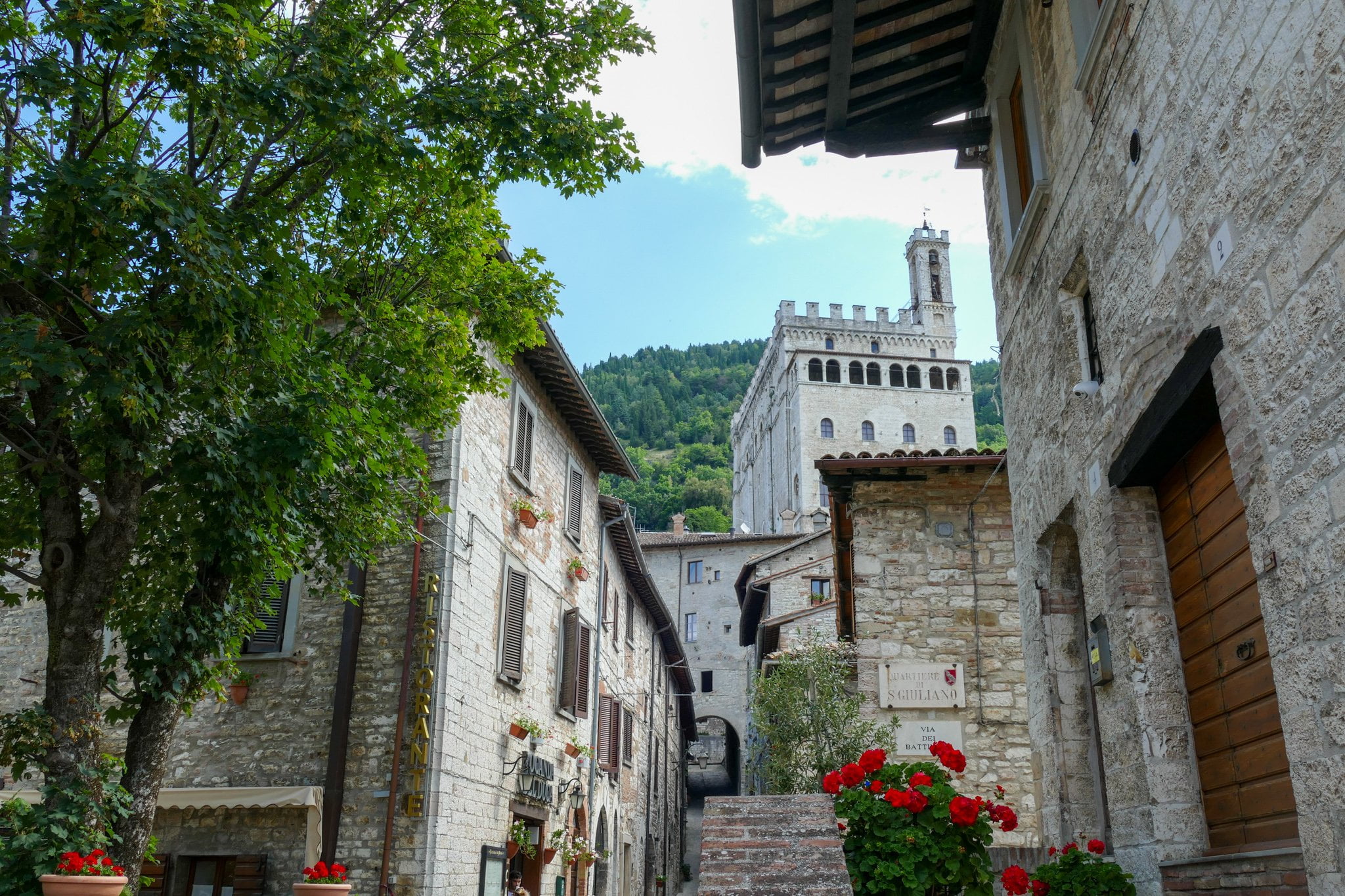 Visitare Gubbio cosa vedere in un giorno My Scratch Map Travel Blog