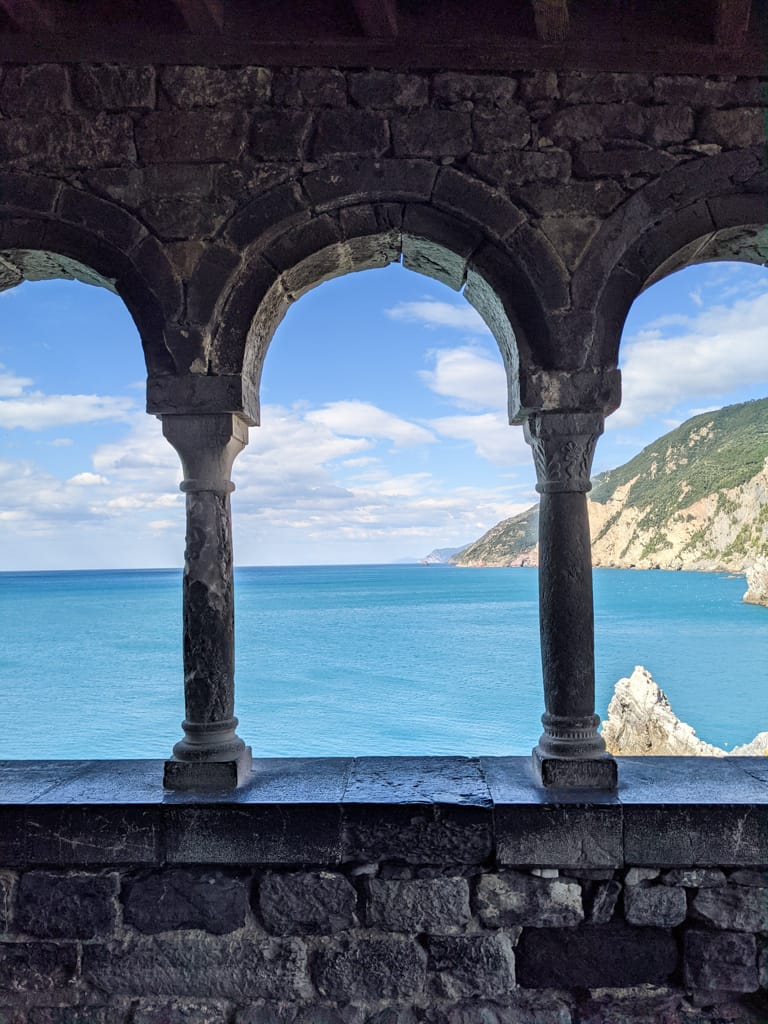 Cosa vedere a Portovenere e dintorni My Scratch Map - Travel Blog La balconata sul mare della Chiesa di San Pietro